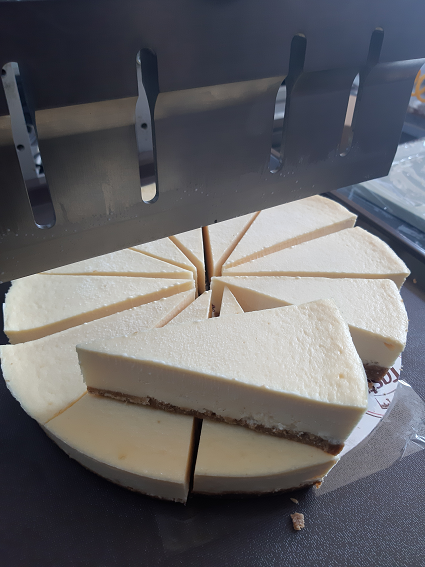 Frozen Cheesecake Cutting with Ultrasonic (12 Slices)